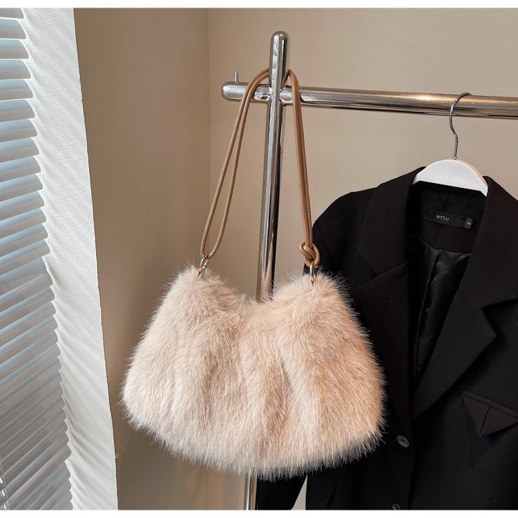 2025 новая модная осенне-зимняя плюшевая сумка, универсальная, большой вместимости, подмышечная женская сумка, корейская версия, нишевая наплечная сумка-мессенджер