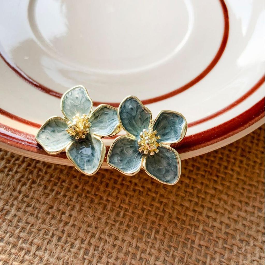 Белые эмалевые серьги-пусеты в корейском стиле с цветами для женщин, девушек, для любви, эстетичные, минималистичные украшения для повседневной жизни