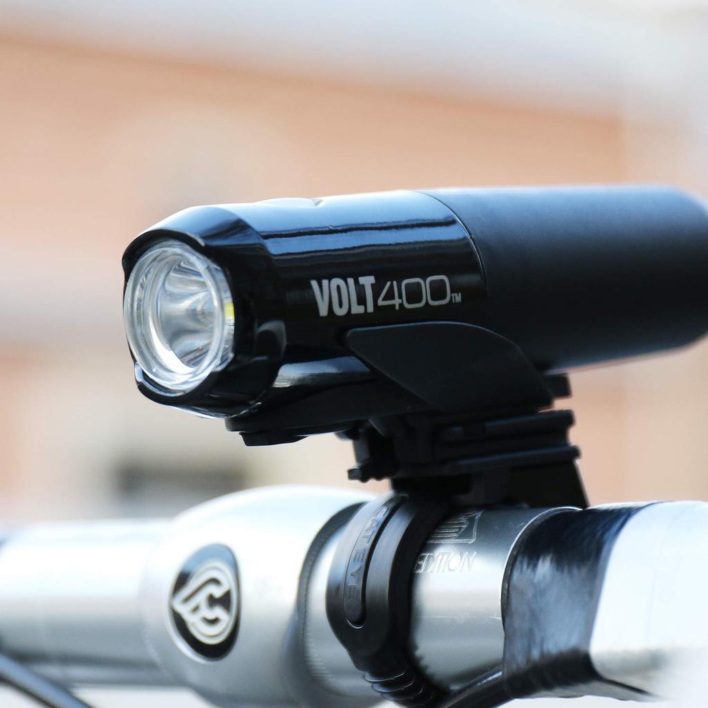 Светодиодный велосипедный фонарь CatEye VOLT400 (400 люмен), Заряжается от USB, до 18 часов освещения, установка без инструментов, HL-EL461RC
