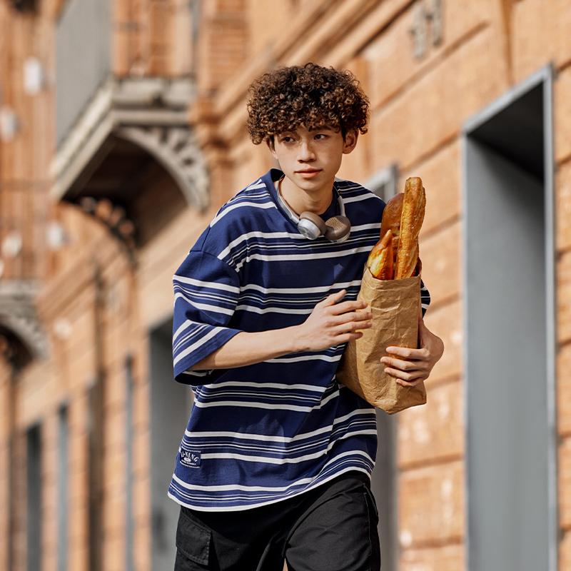 Li Ning Минималистичная универсальная полосатая футболка с заниженной линией плеч и круглым вырезом, хлопковая летняя футболка с коротким рукавом, унисекс, топы темно-синего цвета AHSU655-2