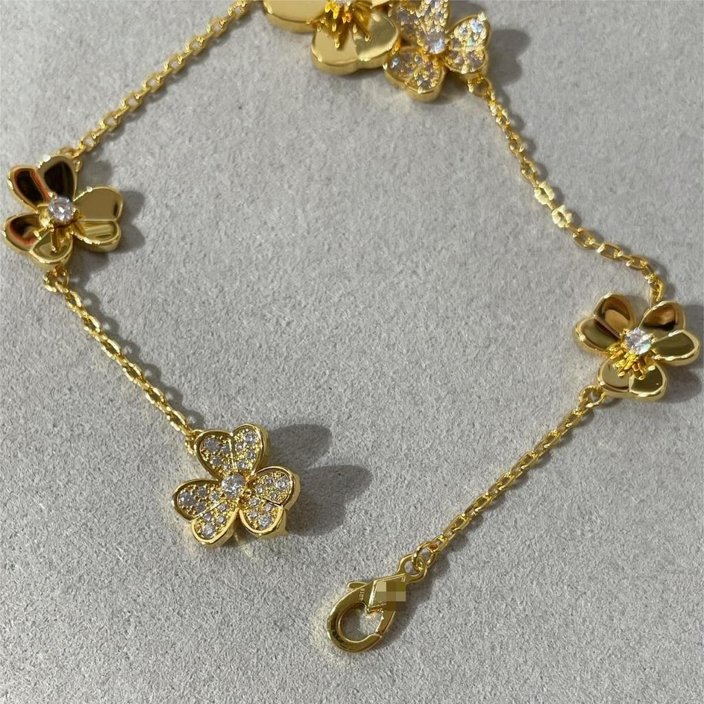 Clover Three Flowers Lucky Bracelet Gold Plated Full Diamond Bracelet Hollow Flower Fanke Niche Bracelet