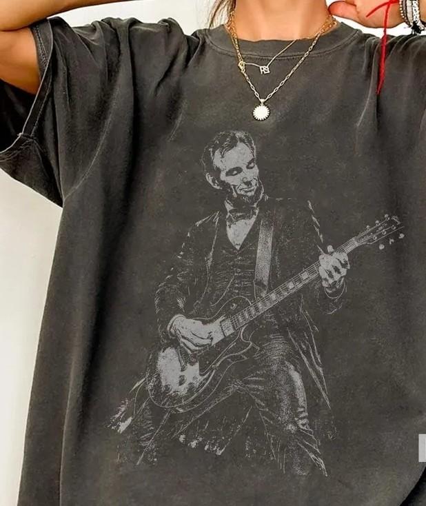 Abraham Lincoln Playing Guitar Vintage chacoal color shirt AN70694