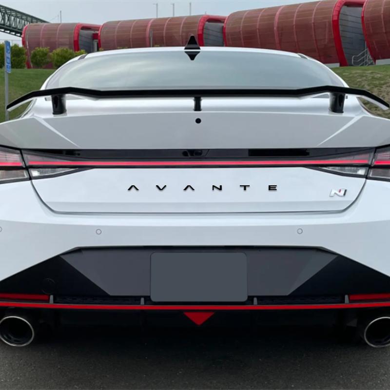 AAWB1 AAPR1 Глянцевый черный совместимый совместимый для AVANTE Металлическая эмблема с буквами 3D наклейки Эмблема багажника Декоративная наклейка Аксессуары для стайлинга автомобиля