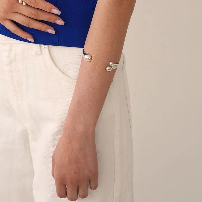 Curve Motion - Bracelet 01