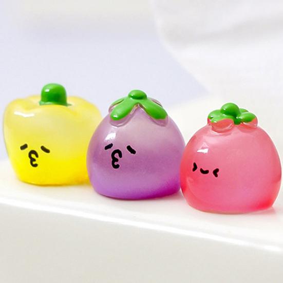 4Pcs Mini Resin Vegetable Figurines Cute Car Dashboard Decor, Adhesive Mounted Resin Car Interior Decorations for Women, Mini Dashboard Ornaments