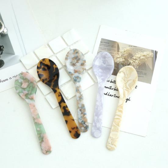 Dessert Spoon Retro Style Smooth Edge Unique Pattern Food Grade Ergonomic Handle Decorative Acrylic Cake