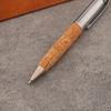Элегантная металлическая шариковая ручка с текстурой под дерево и имитацией кожи, тонкий наконечник, вращающийся и выдвижной - идеально подходит для подписи в офисе и школе