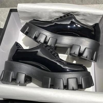 Женские туфли на толстой подошве-губке, увеличивающие рост, в студенческом стиле, британские, с круглым носком, с мелким вырезом, на шнуровке