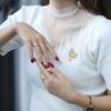 Элегантная брошь-бабочка с жемчугом пресной воды и акцентами из натуральных ракушек