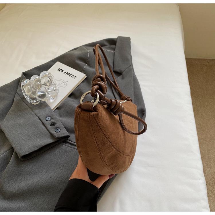 2025 Women's Retro Dumpling Bag – Large Capacity, Niche Autumn/Winter Design