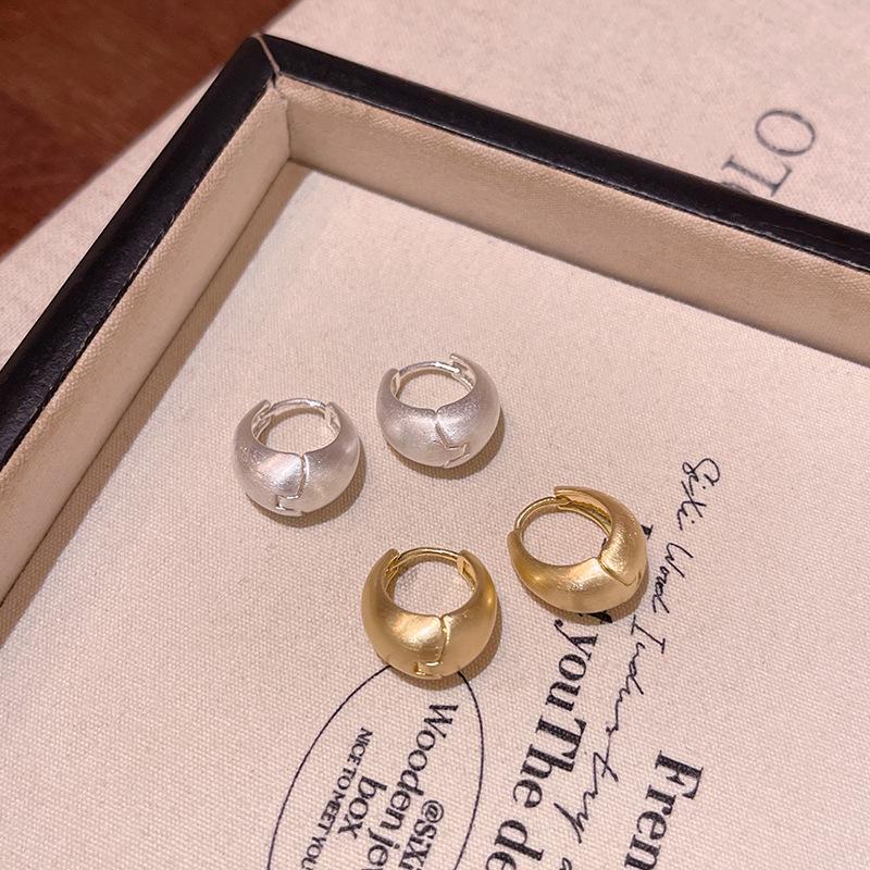 Niche Matte Brushed Ear Clips: Versatile, High-End U-Shaped Celebrity Earrings