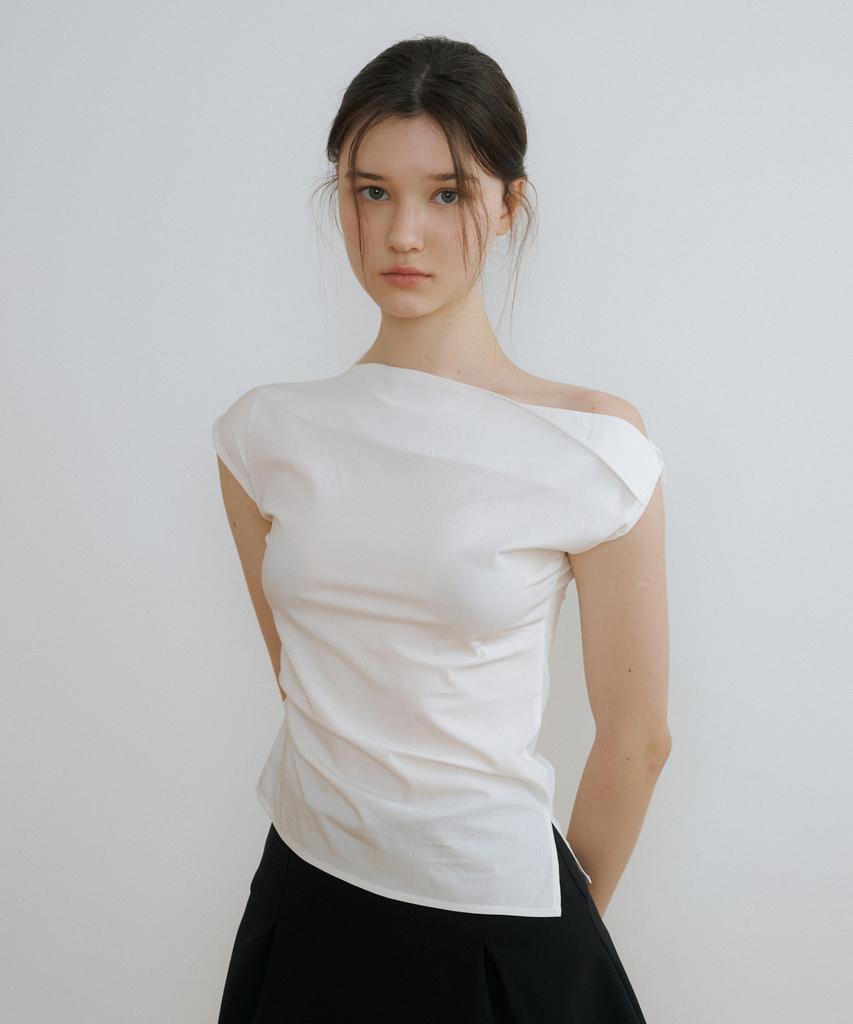 REORG Ce One Shoulder Blouse White