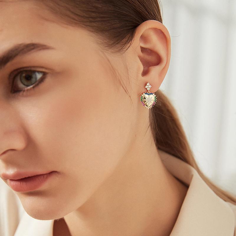 Маленькие серьги золотого цвета в форме сердца с кубическим цирконием CMM в стиле барокко