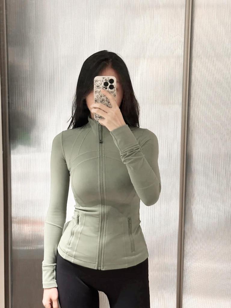 Женская куртка для йоги Lulu Nude Feel - Облегающий крой, воротник-стойка, длинный рукав, спортивный топ на молнии для бега и фитнеса.