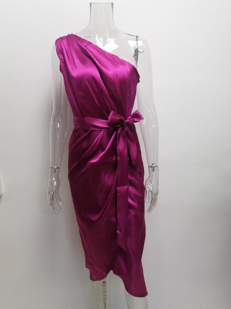 Женское длинное платье, новое нестандартное косое плечевое ремни, облегающее атласное платье, модный темперамент, элегантная женская одежда