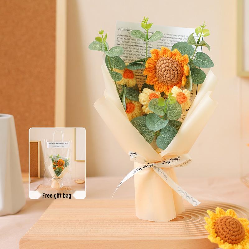 Букет ручной работы из вязаных подсолнухов и роз - подарок на День учителя и выпускной