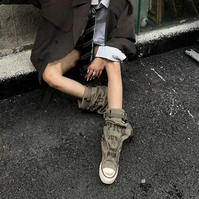 Женские сапоги с граффити, высокие парусиновые туфли 2024 года, осень, новый стиль, брюки, сапоги на толстой подошве, нескользящие, с пряжкой на ремне, модные сапоги