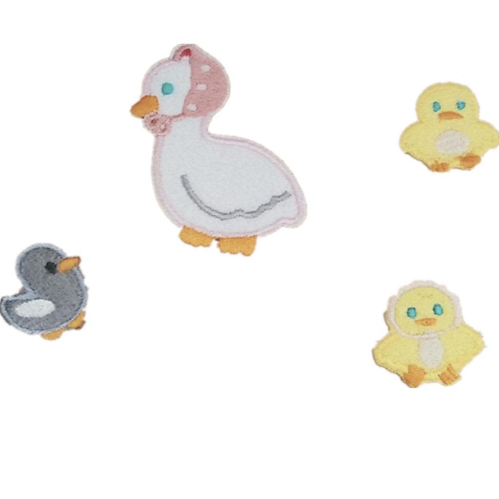 Самоклеящаяся милая мультяшная вышивка в виде утки для одежды и сумок