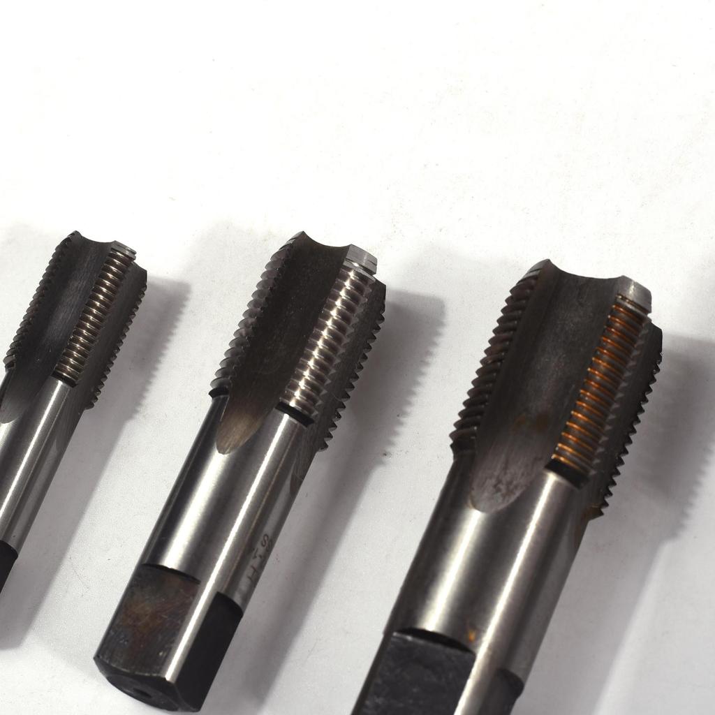 Цилиндрический метчик с резьбой G 55° для восстановления резьбы