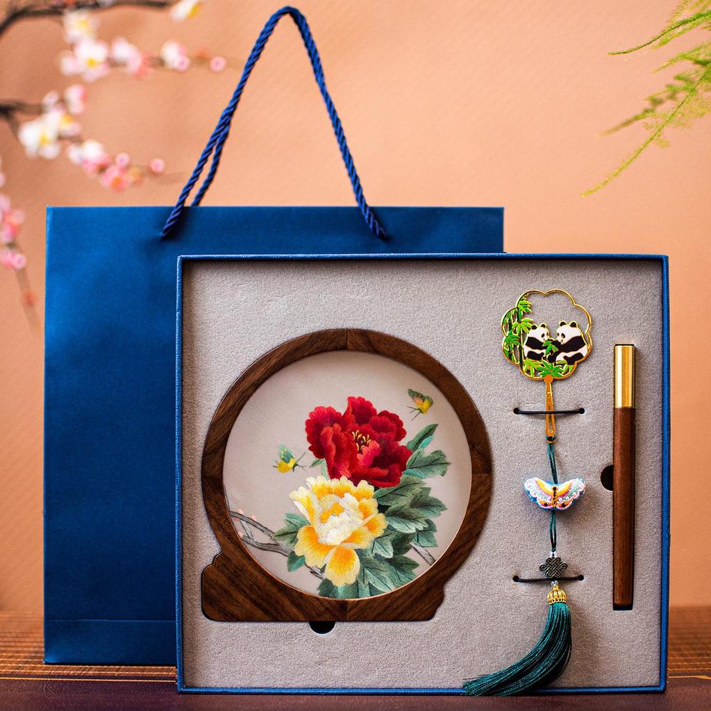 Китайский сувенир: Фигурка панды вышивка Сучжоу Подарок