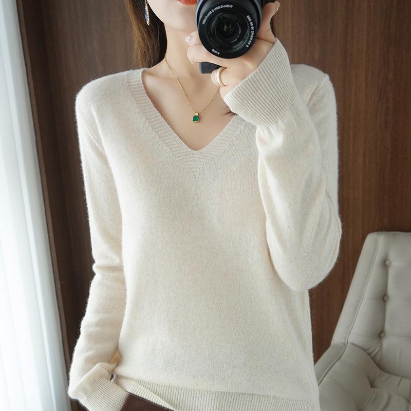HNXC Spring Solid-color V-neck Knitted Base Layer, Slimming Sweater, Thin and Stylish Inner Layer