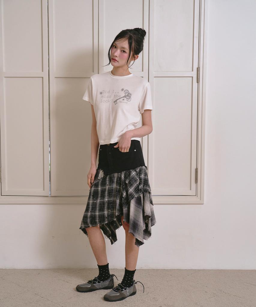 THE GREEN LAB Lettering Symbol Crop Short Sleeve T-Shirt [Ivory/Key]