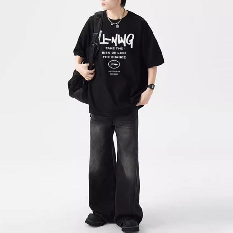 Li-Ning Спортивная модная серия с напечатанными буквами и круглым вырезом, удобная дышащая свободная футболка с коротким рукавом, мужские топы, черный цвет YHSU297-1