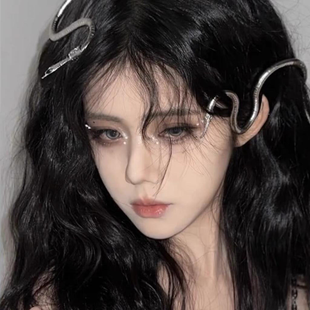 Winding Snake Necklace, European and American Hot Girls Design Exaggerated Headgear for Men and Women