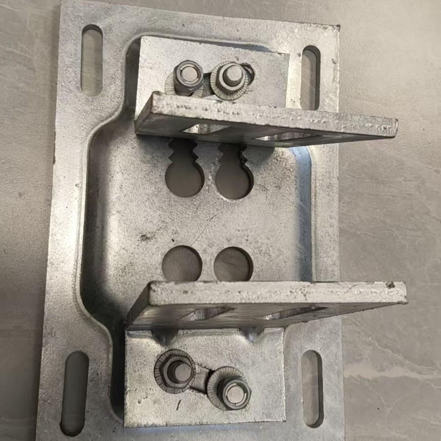 Оцинкованная горячим способом стальная закладная деталь для навесной стены с отверстиями - конструктивный элемент мостовой опоры