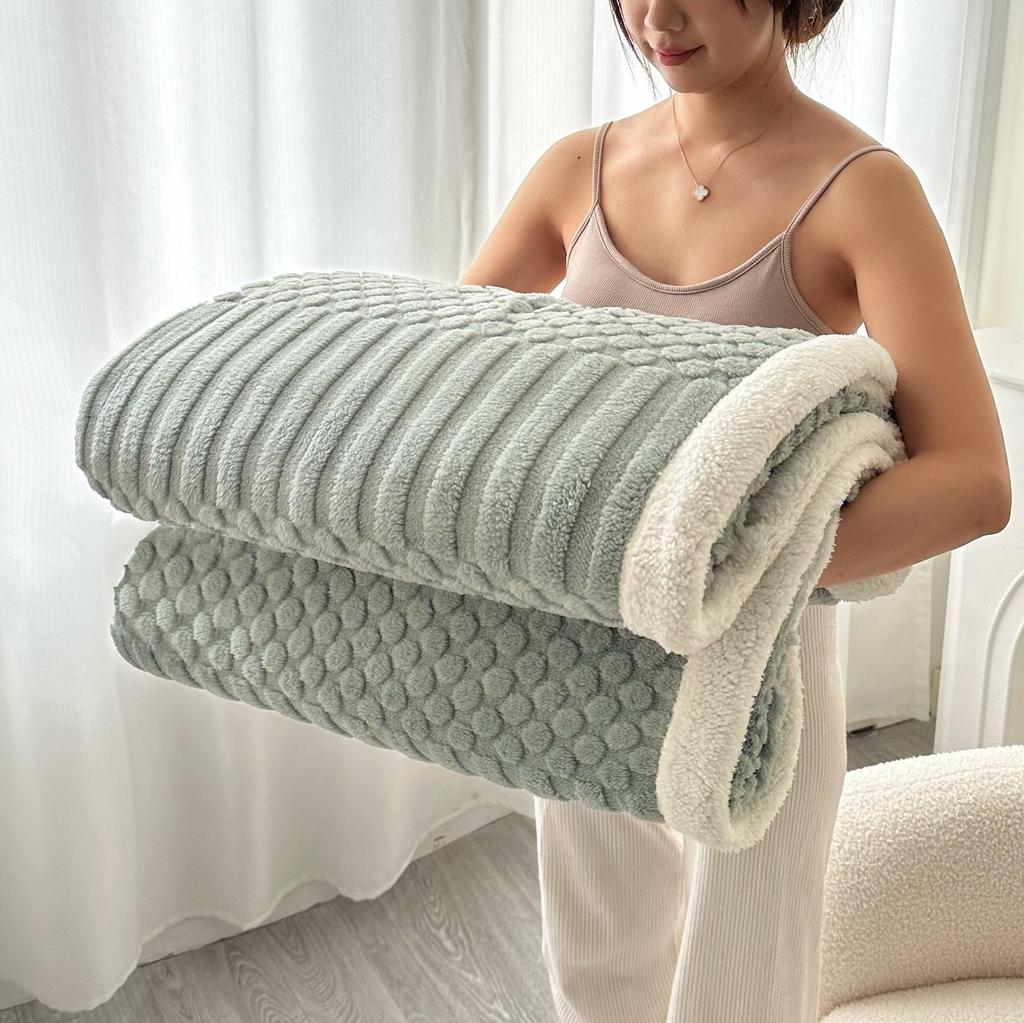 Двухслойный тафтовый флисовый диванный плед-одеяло с вертикальной полоской