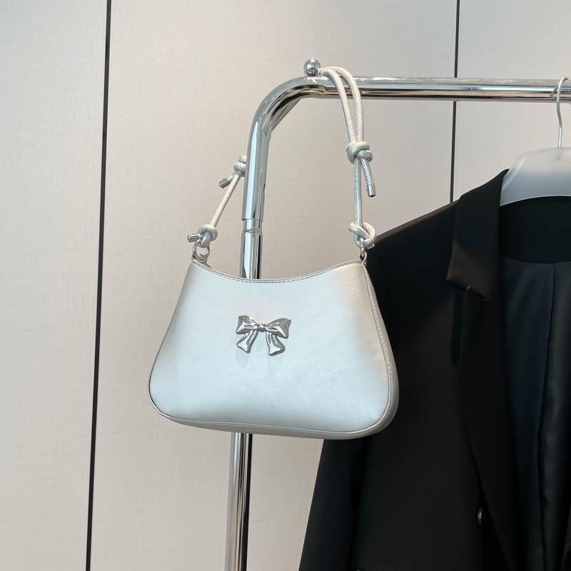 Осень новая нишевая сумка через плечо милая и свежая сумка подмышку с бантом для通勤, темпераментная ручная сумка