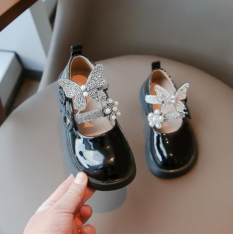 Милые детские кожаные туфли принцессы со стразами и бабочками, милые модные детские туфли с круглым носком для девочек, универсальные, мягкие, дышащие