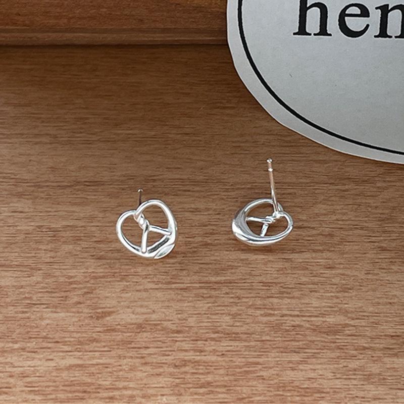 Серьги-круассаны Niche Alkaline Water, женственность, небольшой ароматный стиль, серьги-багет.