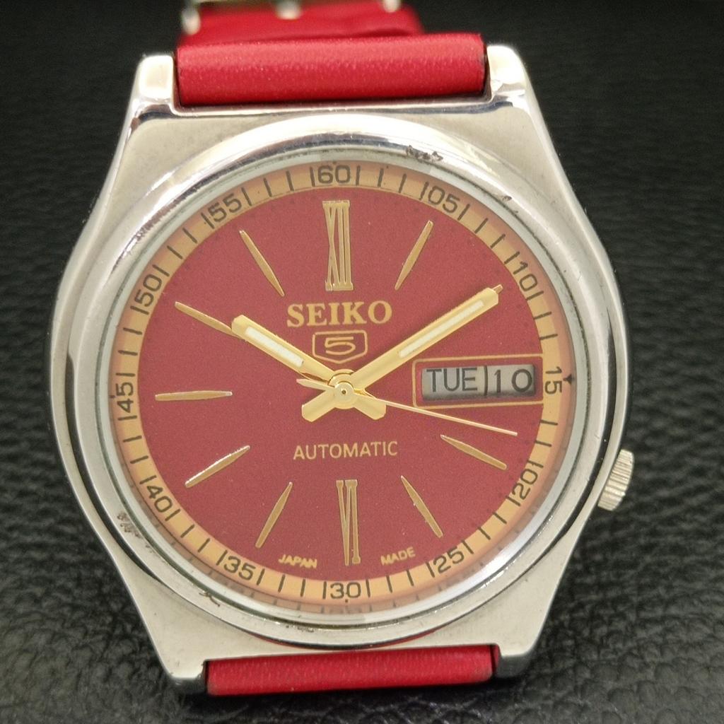 ПОДЕРЖАННЫЕ ВИНТАЖНЫЕ ЧАСЫ SEIKO 5 АВТОМАТИЧЕСКИЕ ЯПОНСКИЕ МУЖСКИЕ ЧАСЫ С ЦИФЕРБЛАТОМ КРАСНОГО ЦВЕТА a434949-2 R122-a434949