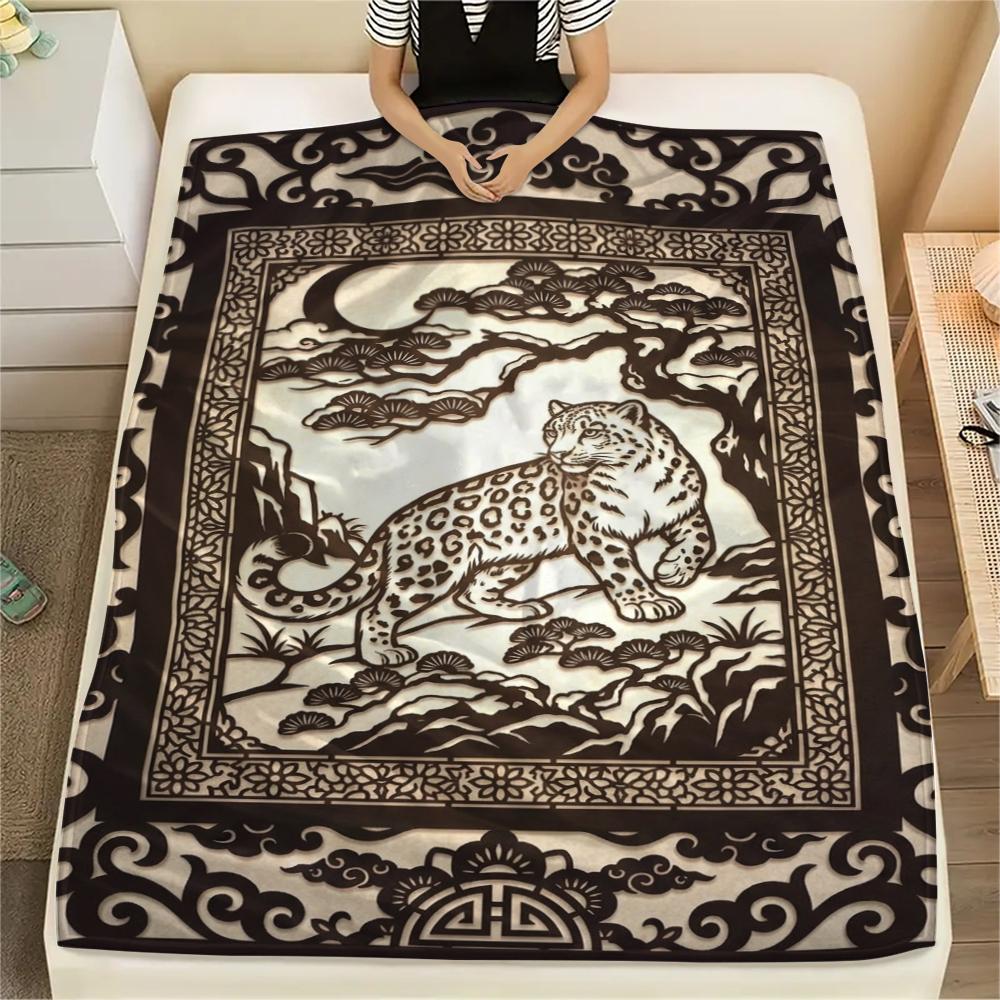 Snow Leopard Animal Print Flannel Blanket, High quality Comfortable for All Seasons, Home Decor, Warmth and Comfort, Perfect for Christmas Gifts115