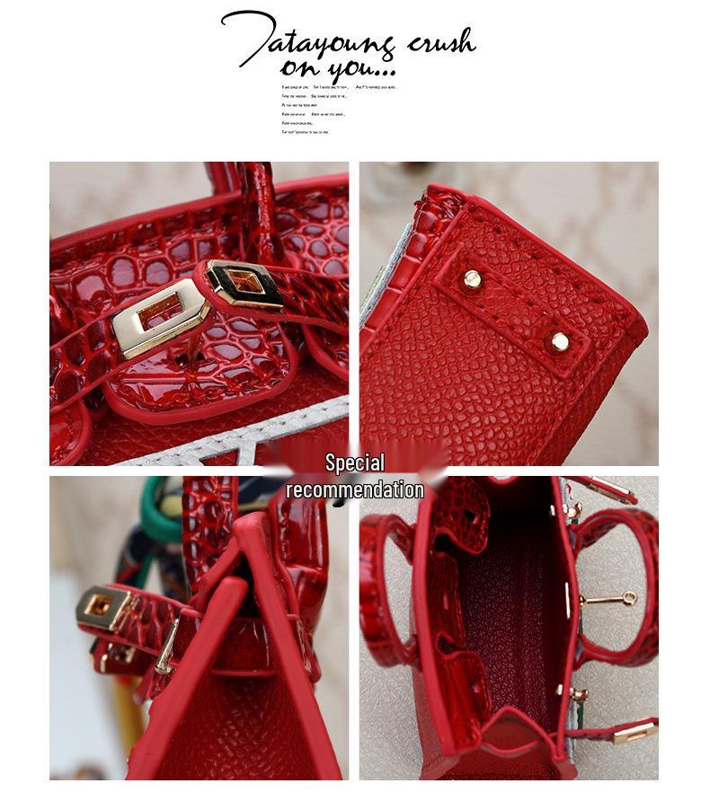 Stylish Mini House Keychain: Platinum Window Coin Purse & Earphone Holder