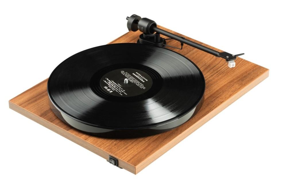 Проигрыватель Pro-Ject E1 BT со встроенным предусилителем и картриджем AT3600L, Bluetooth-передатчик, орех, Pro-Ject