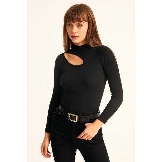 Прозрачные блузки Женская трикотажная блузка в рубчик с вырезами и детальной отделкой