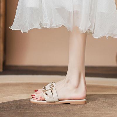 Корейская версия женской обуви 2025 новая мода мягкие кожаные шлепанцы летняя носка нескользящая мягкая подошва сандалии на плоской подошве с одним ремешком инс