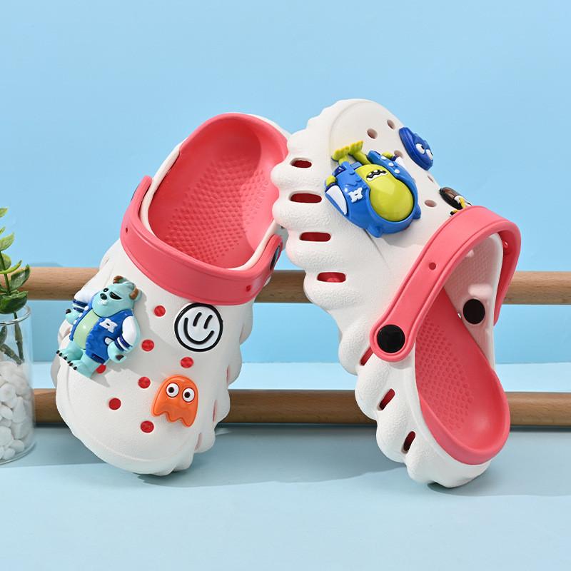 Comfortable Cartoon Design Kids Hole Shoes Soft Soled Non-slip Summer Sandals For Boys Available In Various Colors