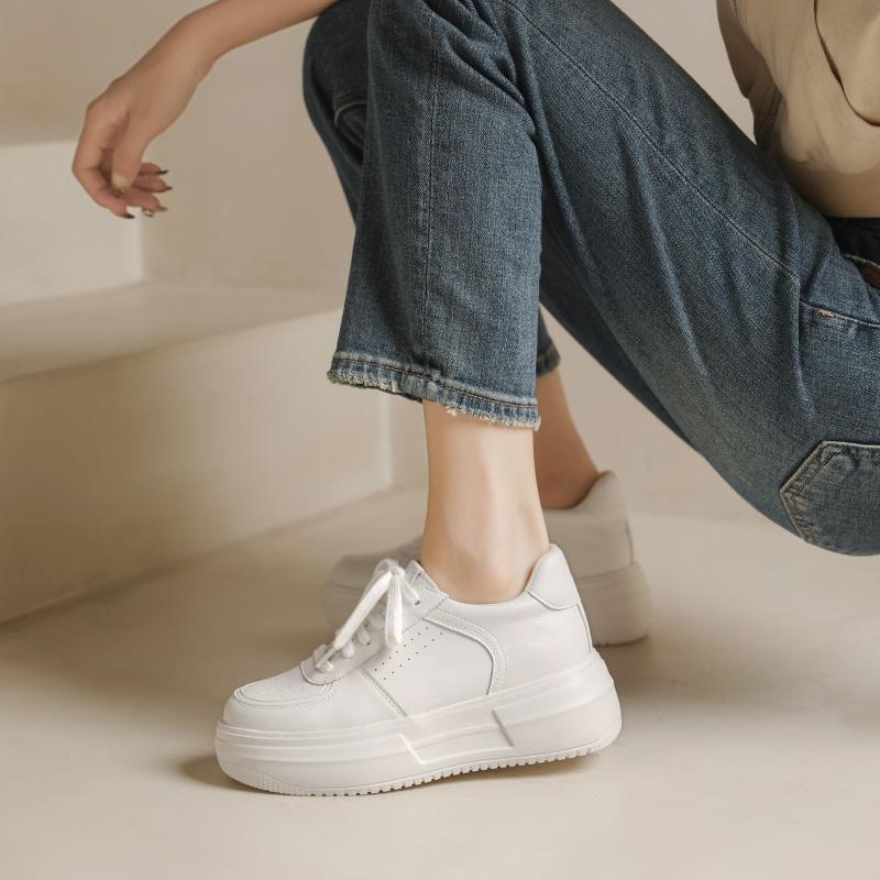 Увеличивающие внутреннюю высоту белые туфли женские 2024 новые осенне-зимние белые туфли для доски маленький размер 3233 маленькие повседневные туфли