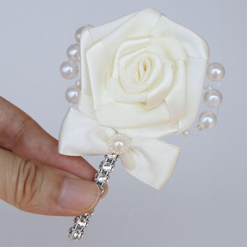 1Pc The Stylish Flower Shaped Brooch Is Studded with Pearls