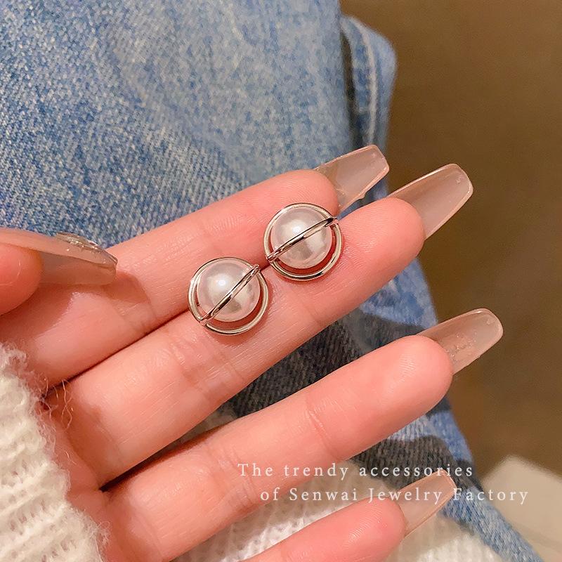 Retro French circle pearl stud earrings women's unique simple niche design earrings silver needle new earrings