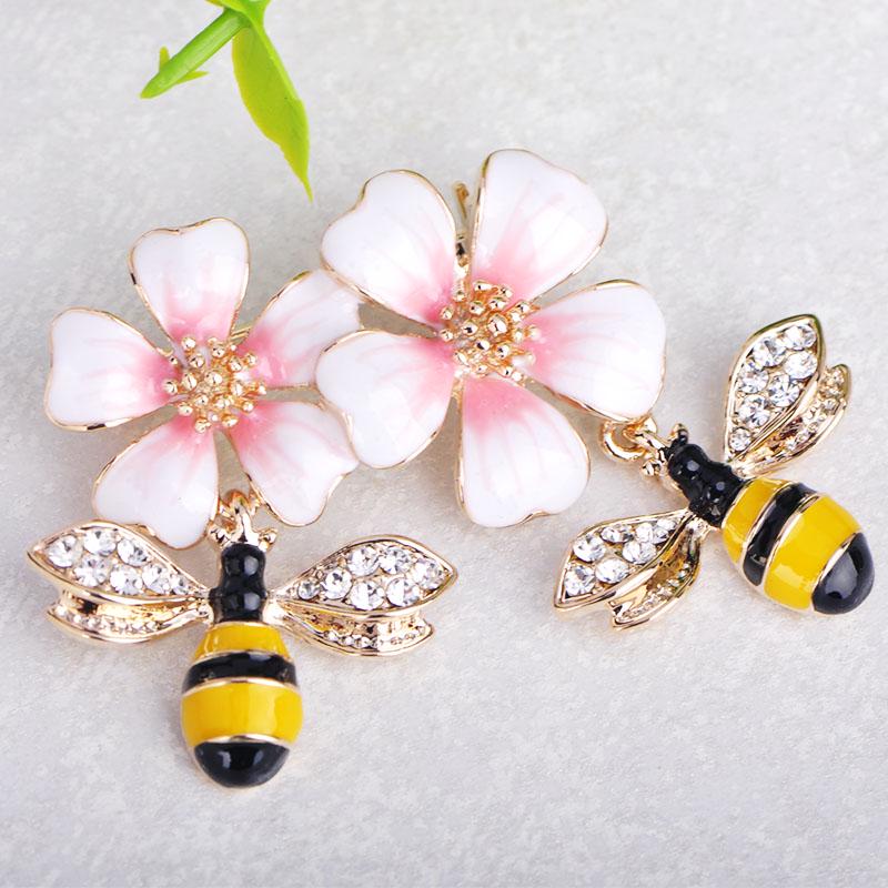 Blucome Latest Delicate Bee Flower Shape Enamel Brooches Jewelry For Women Kids Hat Suit Coat Costume Accessories Crystal Pins