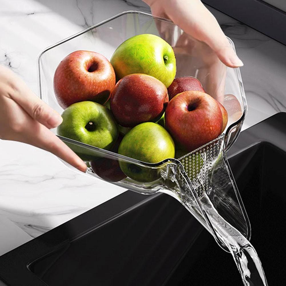 Угловая конструкция корзины для хранения кухонных инструментов проста в использовании