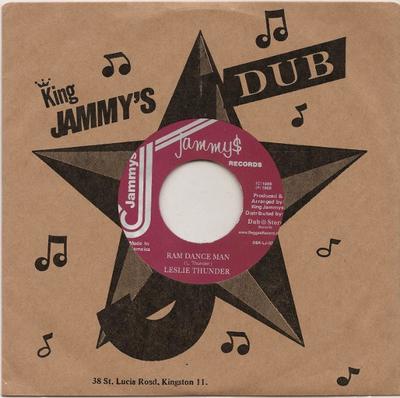 7-дюймовая пластинка LESLIE THUNDER - Ram Dance Man DSRLJ020 Jammy's Records 2010 Япония Регги, Ска и Даб Б/У