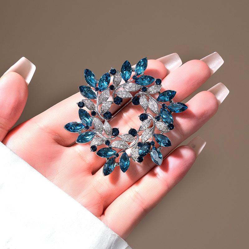 Luxury Exquisite Flower Butterfly Brooch For Women Girls Vintage Pins Versatile Shiny Corsage Clothing Accessories Gifts