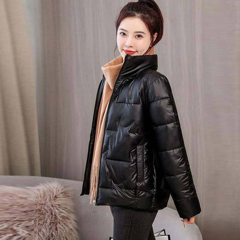 Зимняя женская хлопковая стеганая куртка. Яркое женское пальто с коротким воротником-стойкой. Утепленная пуховая хлопковая стеганая куртка для женщин.