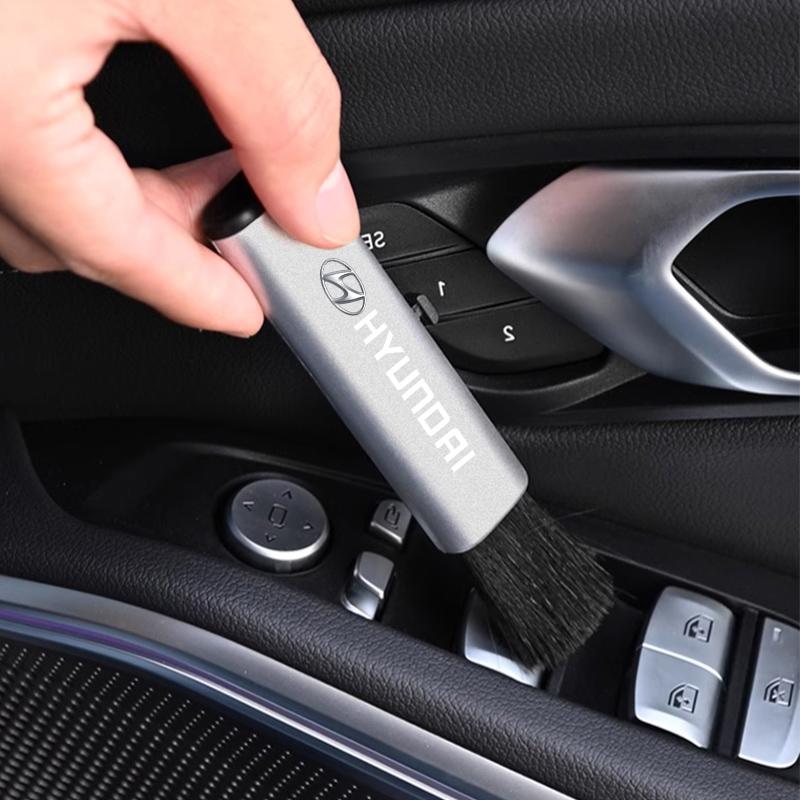 Car Retractable Air Outlet Cleaning Brush Dust Small Soft Brush For Hyundai Matrix Bayon Venue Veloster Tucson Accent Kona Creta Y3