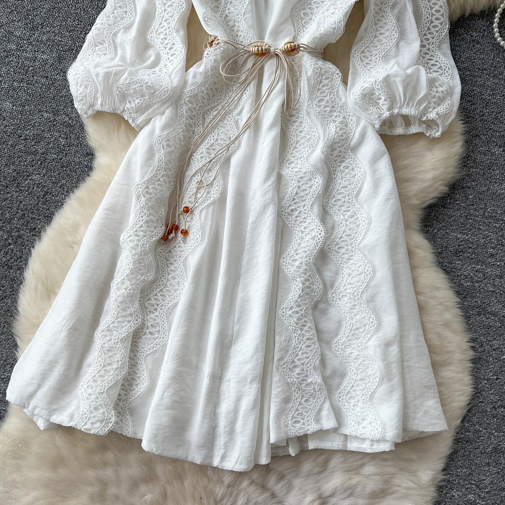 Весна-лето Женские V-образные вырезы с рукавами-фонариками Вышитые кружевные лоскутные шикарные платья с поясом